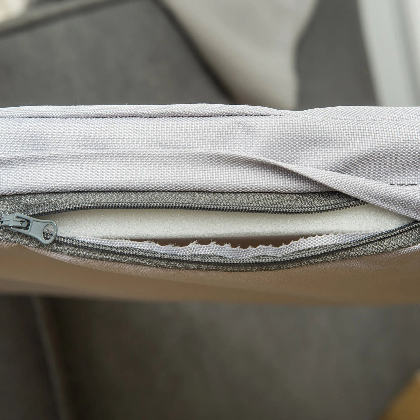 Sofá para perros ,IBIZA, de ratán sintético redonda con cojín impermeable y lavable para interior y exterior Ø60x20 cm Gris - Camadog